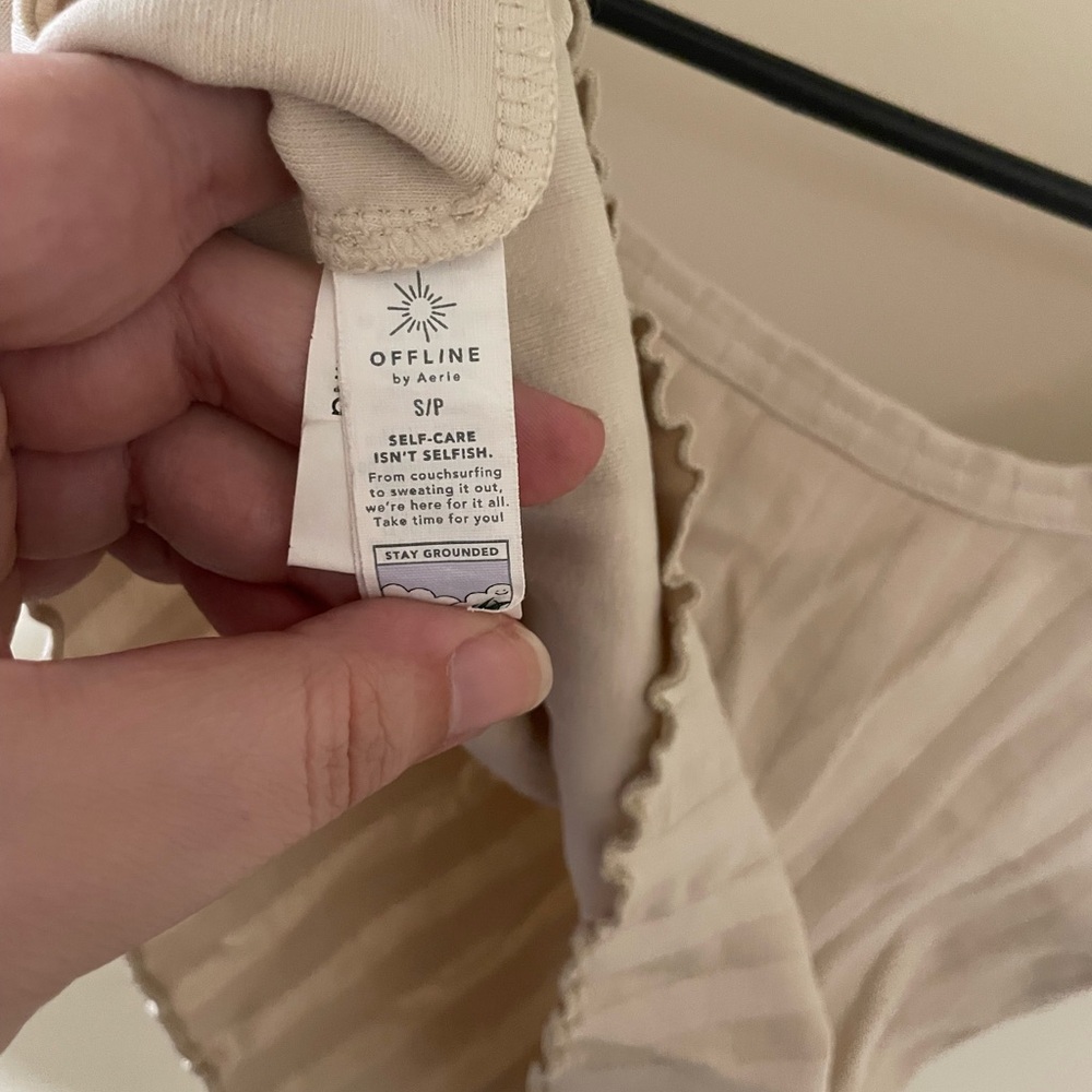 ✨Offline By Aerie Crop Top Size S - Picture 7 of 7